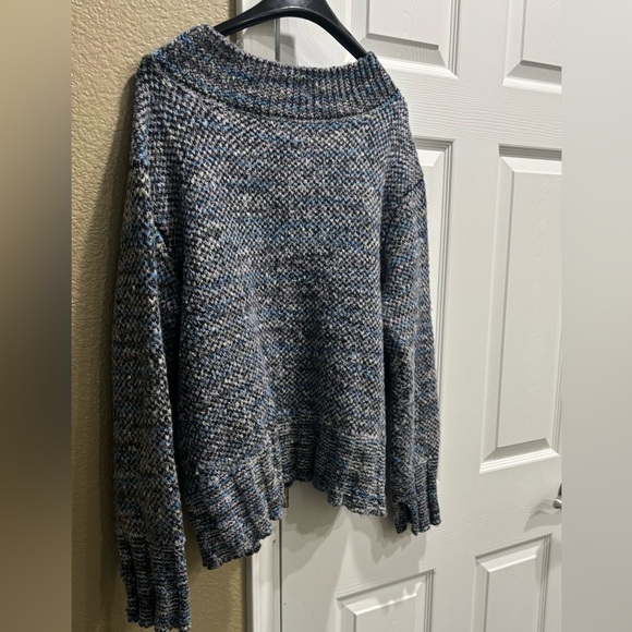 Free People Blue and Gray Crew Neck Sweater with Relaxed Fit sz L - Picture 2 of 6